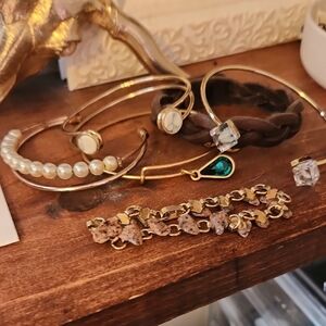 Elegant Gold and Pearl Bracelet Set